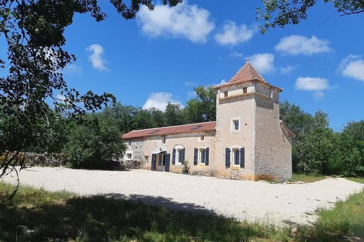 Location de vacances pour 8 personnes, avec jardin à Crégols