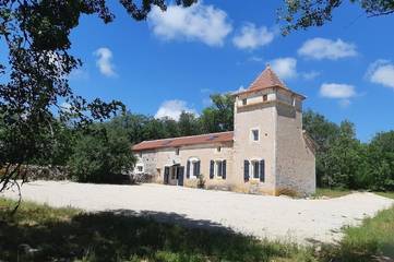 Gîte pour 8 personnes, avec jardin à Crégols