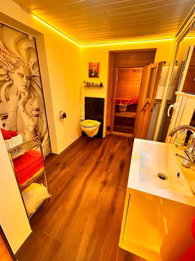 Ganze Wohnung, Bijouswiss " Yellow House" in Walensee (Heidiland), Quarten