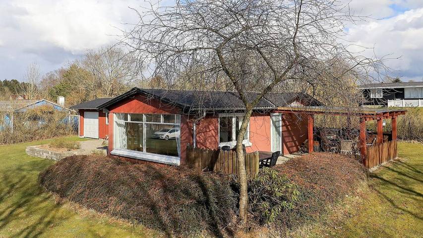 Ferienhaus für 6 Personen, mit Balkon/Terrasse und Ausblick sowie Terrasse in Hvalpsund