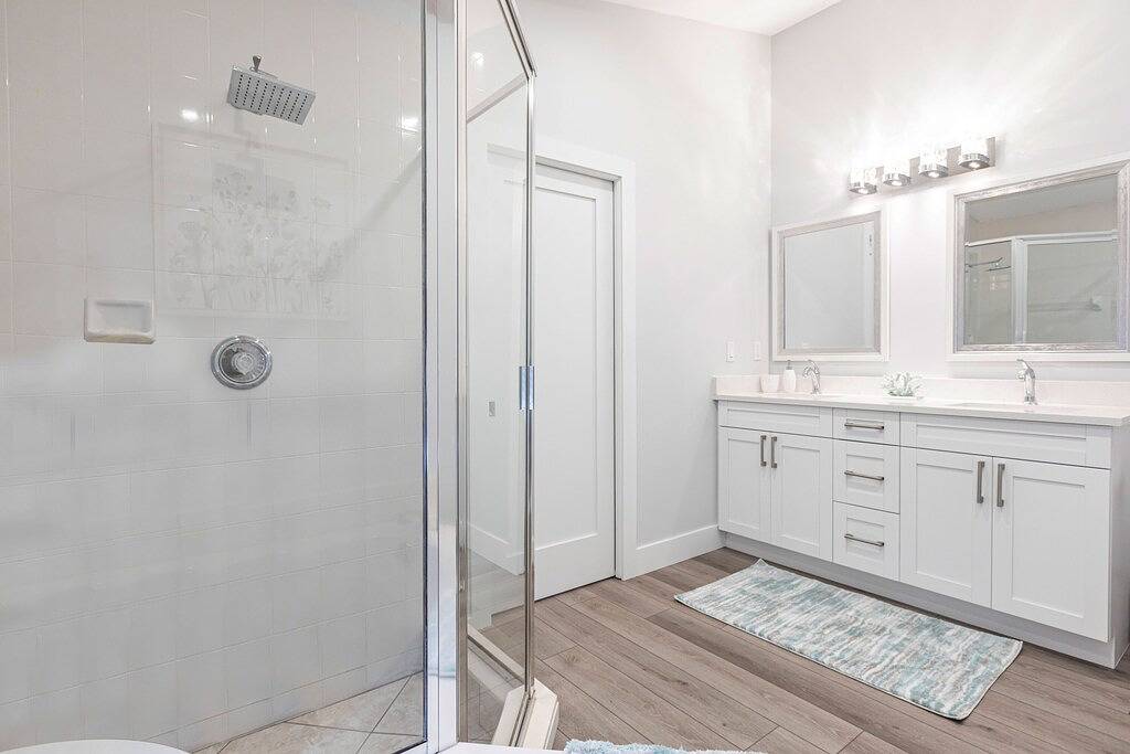 New On The Market! Newly Renovated 3Br/2Ba Heated Pool & Screen Enclosure. in Jupiter, Palm Beach County