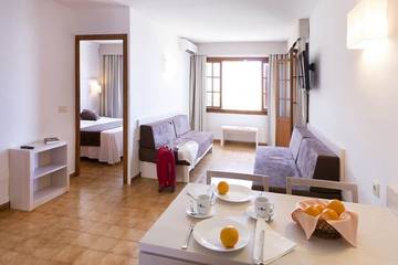 Ferienwohnung Am Strand für 3 Personen in Las Tres Velas, Calvià, Bild 1