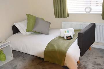 Apartment for 6 People in Solihull, Birmingham Area, Photo 4