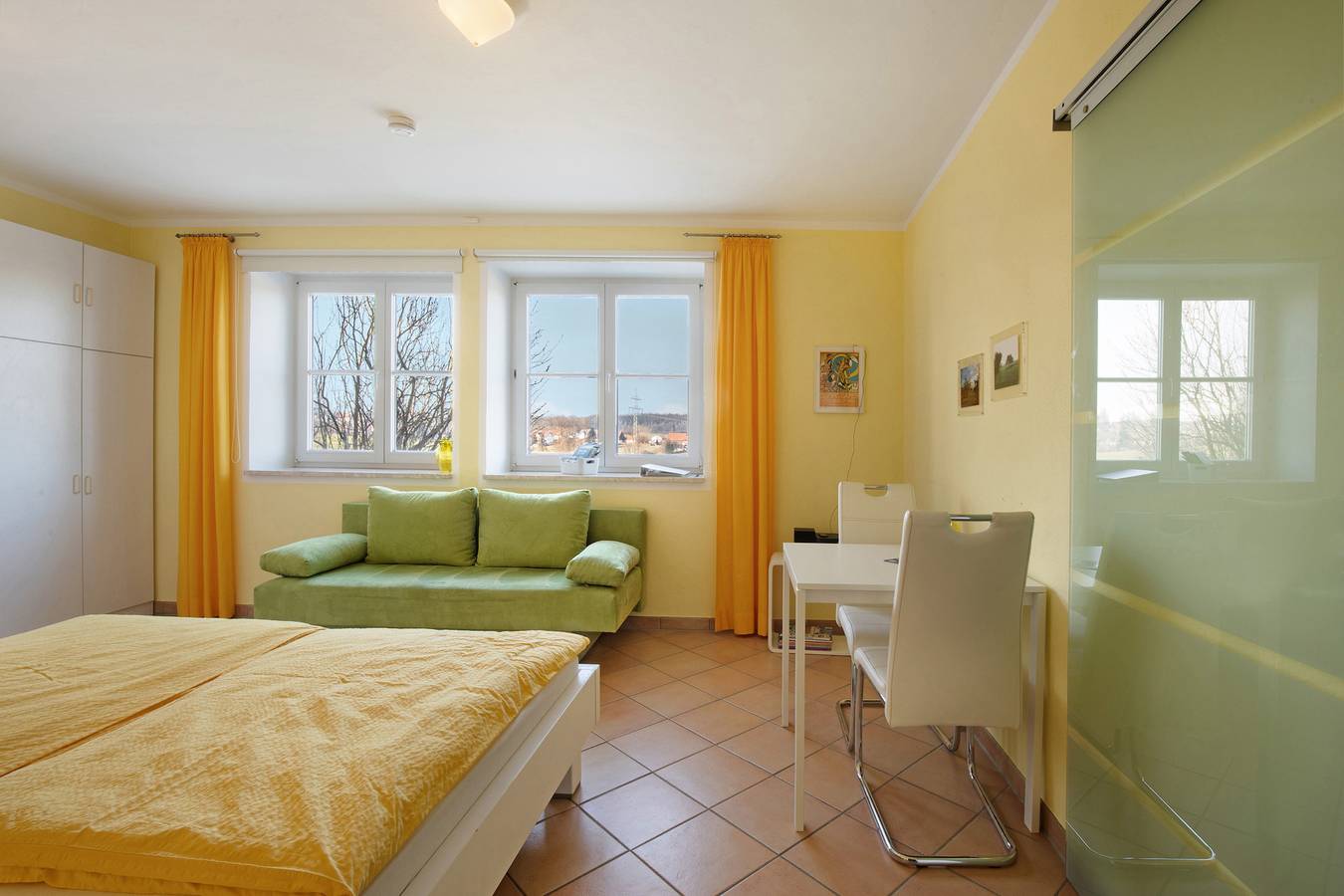Ganze Wohnung, Ferienwohnung 'Birkethof - Studio' mit Bergblick, privater Terrasse und Wi-Fi in Grimoldsried, Mickhausen
