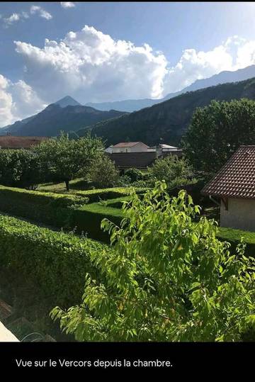 Cottage pour 3 personnes, avec vue ainsi que terrasse et jardin, animaux acceptés à Varces-Allières-et-Risset