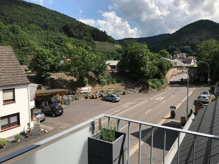 Ferienwohnung für 3 Personen, mit Balkon und Terrasse sowie Ausblick in Rech - 4