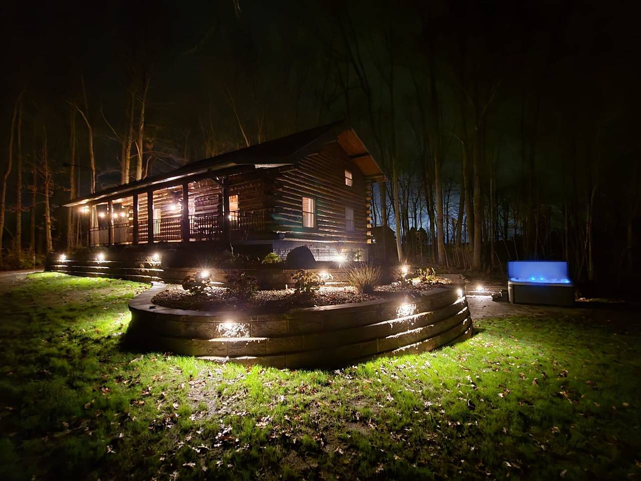 Hidden Log Cabin | Hot Tub | Ping Pong | Family | in Elkhart County