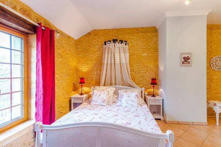 Chambre d’hôte pour 3 personnes, avec jardin à Saint-Amand-de-Coly - 2