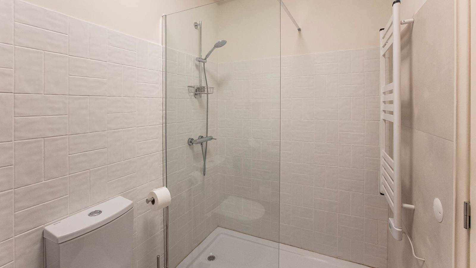 Apartamento inteiro, Tasteful 2Br Flat in Art District by Lovelystay in Massarelos, Porto