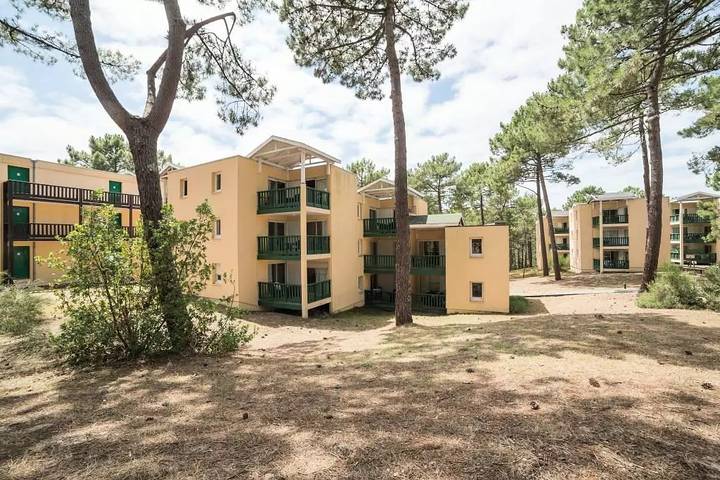 Gîte pour 4 personnes, avec vue ainsi que balcon et piscine, animaux acceptés à Carcans - 2