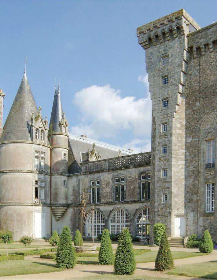 Château pour 10 personnes avec piscine in La Flocellière, Fontenay-le-Comte