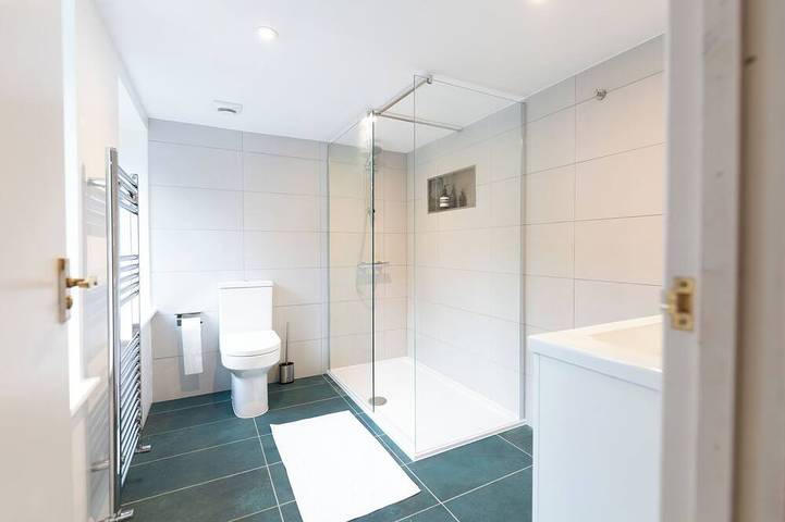 Entire apartment, Aethelred Annexe - New Build with Full Amenities in Winchester, South Downs