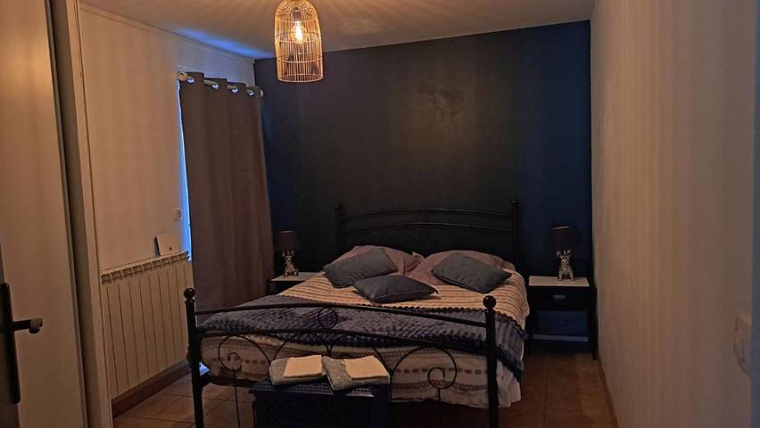 Location de vacances pour 9 personnes, avec piscine ainsi que jardin et jacuzzi, adapté aux familles à Saint-Jean-Saint-Germain - 2