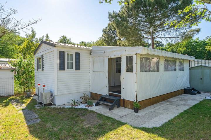 Camping pour 8 personnes, avec Jardin et Bassin pour enfant