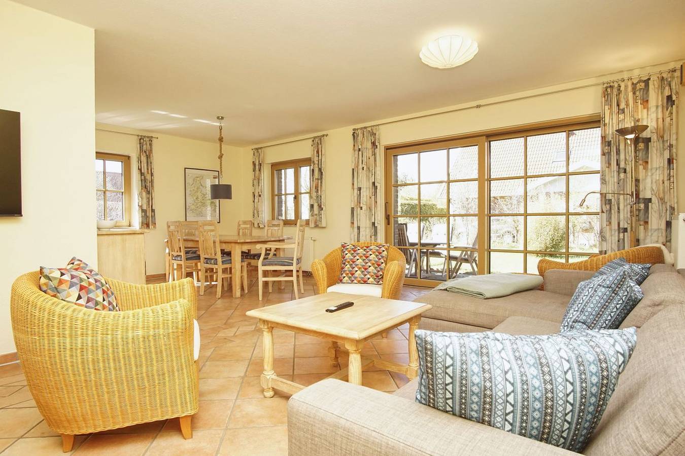 Modernes und komfortables Ferienhaus - Reethaus Wiek linke Haushälfte in Wiek, Rügen