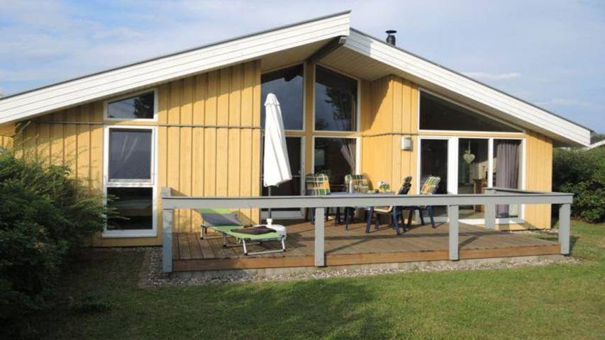 Ferienhaus für 4 Personen, mit Sauna und Terrasse sowie Garten und Whirlpool in Rechlin