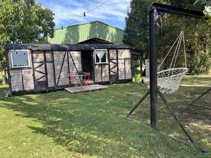 Tente pour 2 personnes, avec jardin ainsi que terrasse et vue dans l' Eure