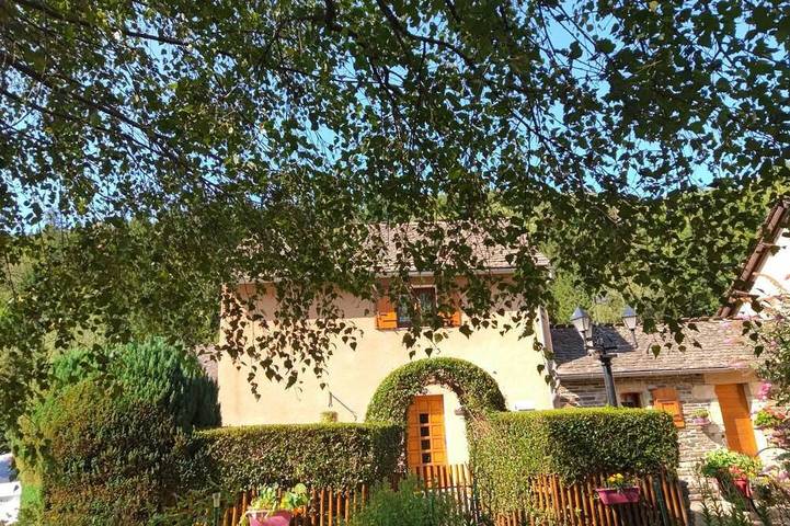Location de vacances pour 4 personnes, avec jardin à Le Bleymard