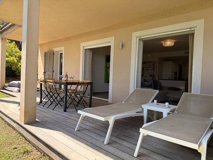 Gîte pour 6 personnes, avec vue ainsi que jardin et terrasse dans Plage de Pinarello - 4