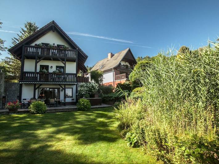 Ferienwohnung für 2 Personen, mit Balkon und Terrasse sowie Garten und Sauna