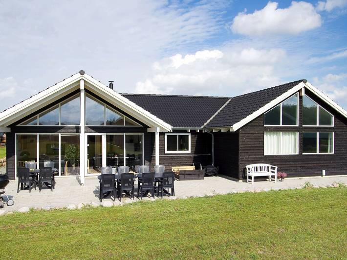 Ferienhaus für 16 Personen, mit Pool und Terrasse sowie Garten und Sauna, mit Haustier in Kegnæs