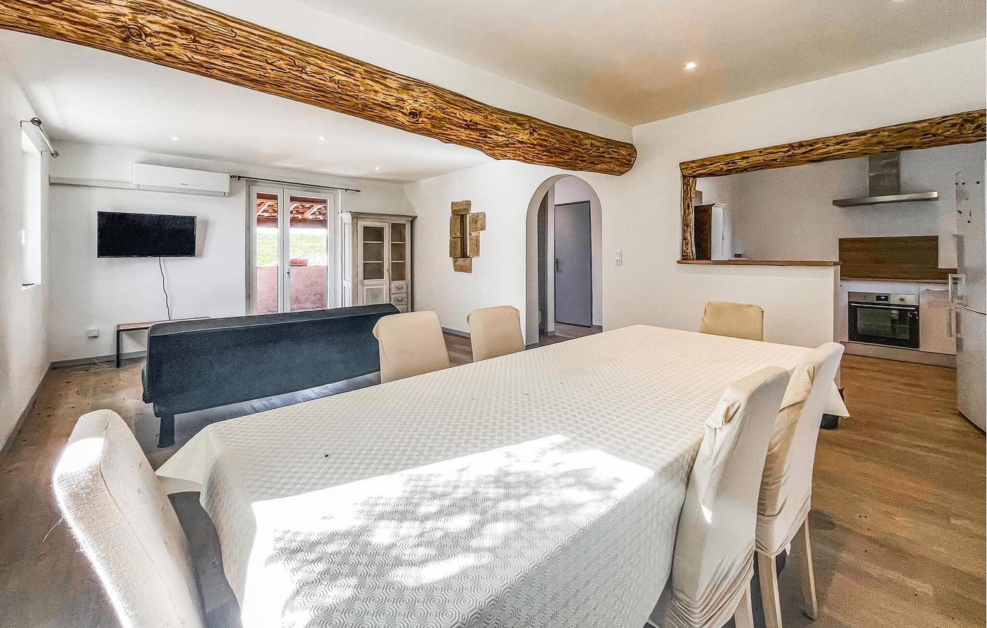 Appartement confortable avec piscine et parking près de Lavilledieu in Lavilledieu, Ardèche