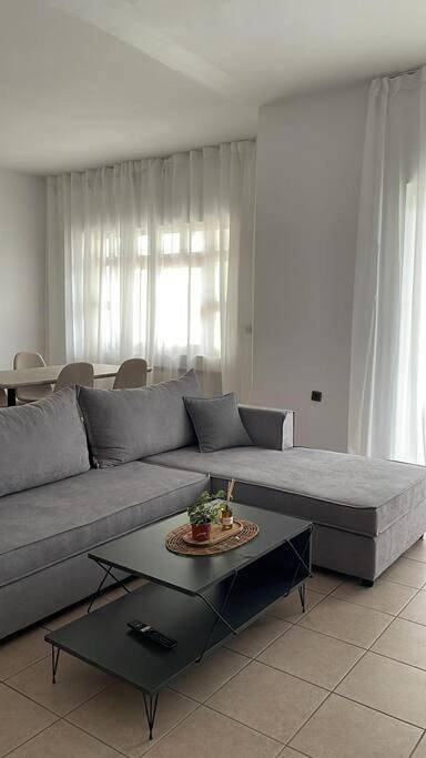 Gîte pour 7 personnes, avec jardin et vue dans Érétrie