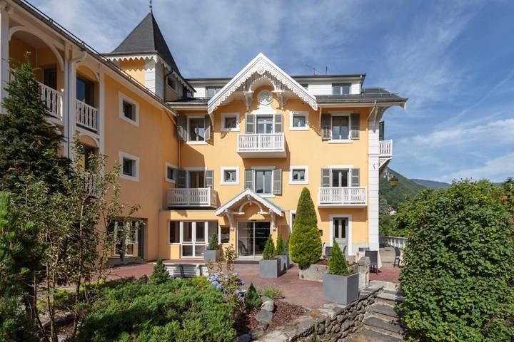 Hôtel pour 4 personnes, avec Terrasse et Jacuzzi ainsi que Jardin et Vue