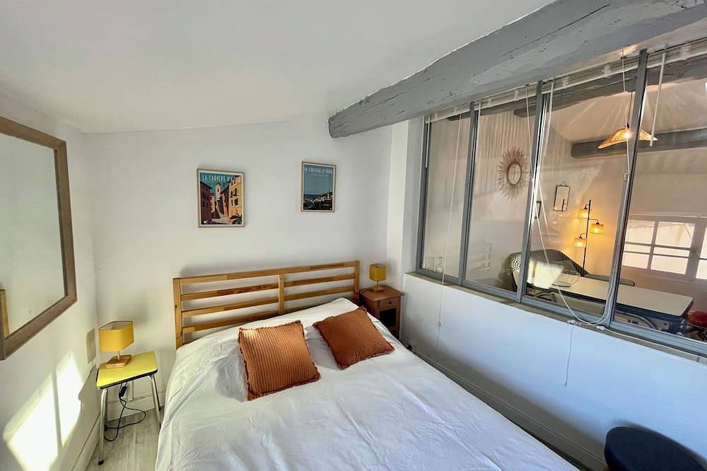 Appartement entier, Charmant studio lumineux avec coin nuit au cœur du village de La Cadière-d'Azur in La Cadière-d'Azur, Côte méditerranéenne (France)
