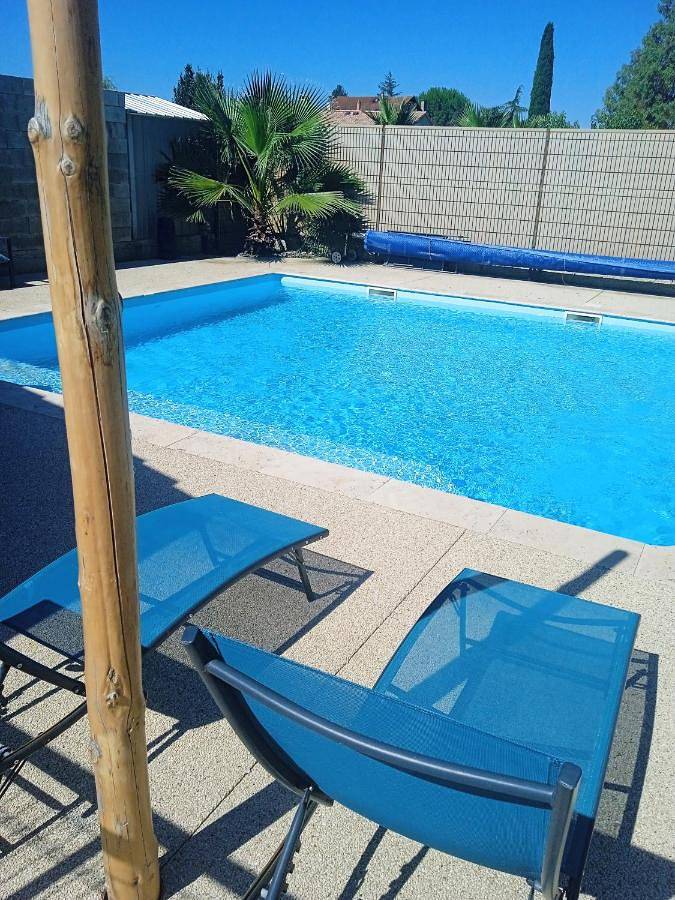 Maison d’hôte pour 2 personnes, avec Jacuzzi et Terrasse ainsi que Jardin et Piscine