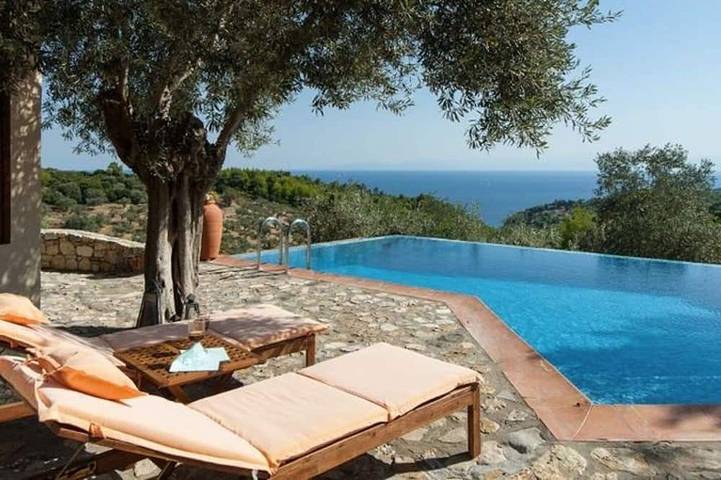 Villa for 2 people, with balcony and garden in Alonissos