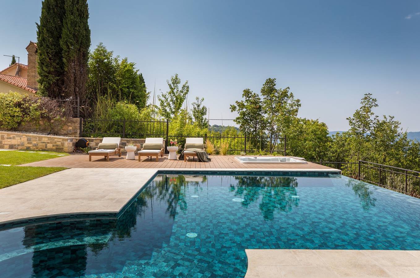 Villa Clara – Eine atemberaubende Oase des Luxus mit großem Pool, Wellness, Spielzimmer, Fitness und atemberaubender Aussicht auf Motovun in Karojba, Zentralistrien