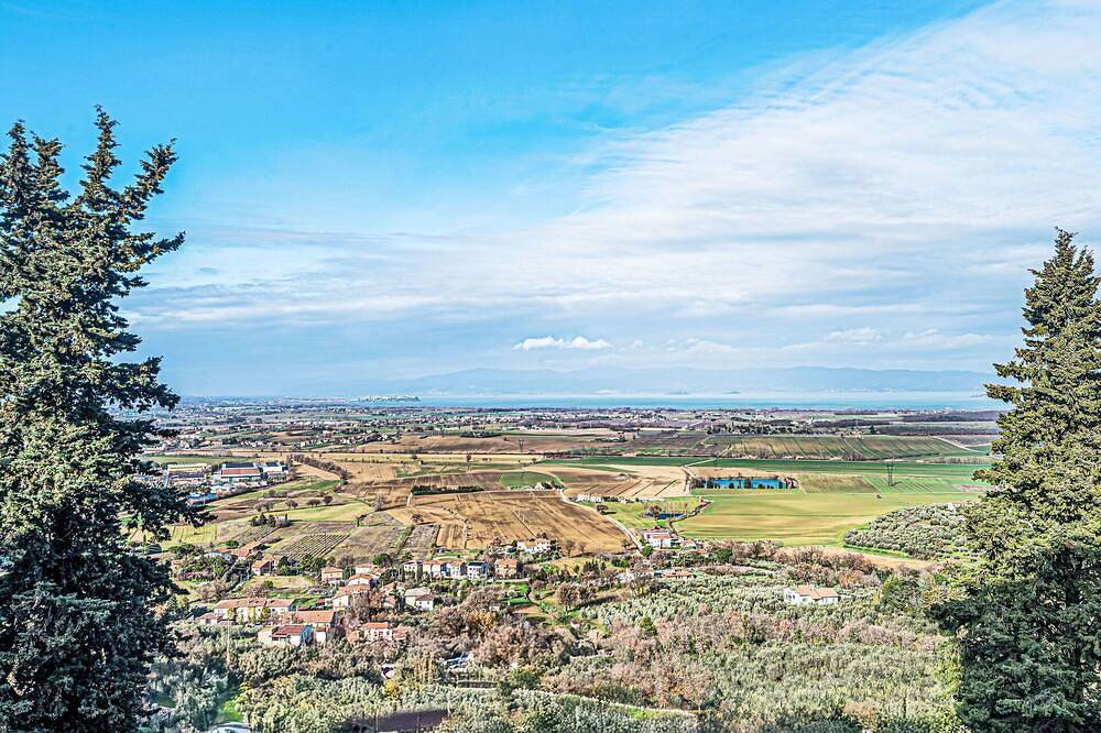Entire apartment, Nice apartment for 2 guests with Wifi, Tv and parking in Panicale, Lake Trasimeno