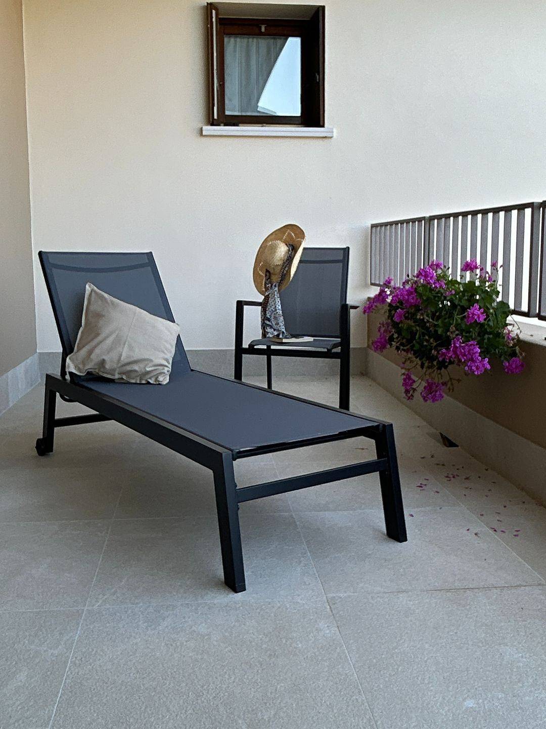 Domus Olea Holiday Home on Lake Garda in San Felice del Benaco, Garda-Alpene
