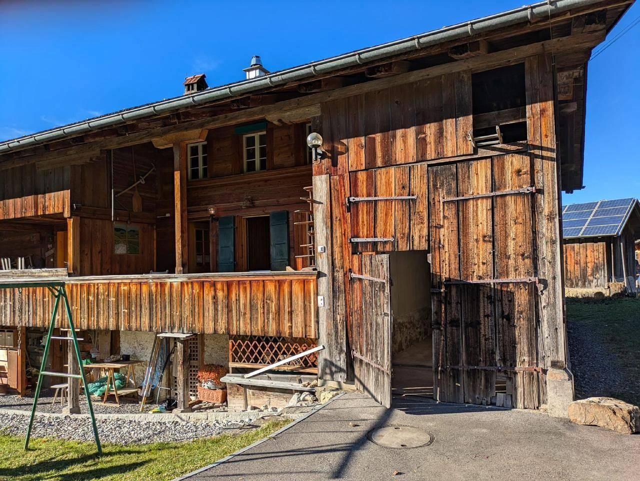 Ganze Ferienwohnung, Wohnung in Simmentaler Haus aus dem 16 Jahrhundert in Saanenmöser, Zweisimmen