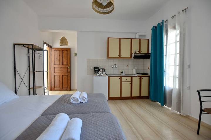 Gîte pour 2 personnes, avec jardin et balcon, adapté aux familles dans Agia Pelagia - 2