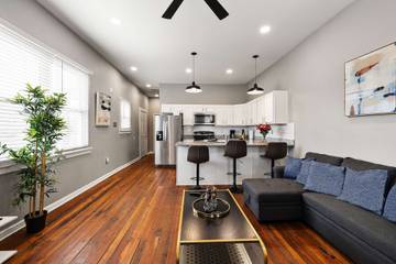 Vacation Rental for 9 Guests in Louisville, Kentucky, Picture 4