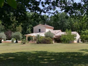 Location de vacances pour 7 personnes, avec jardin et terrasse, animaux acceptés à Beaumont-du-Périgord