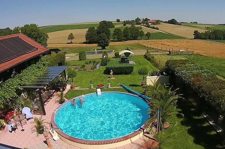 Ferienhaus für 4 Personen, mit Garten und Sauna sowie Terrasse und Whirlpool, mit Haustier in Hebertsfelden