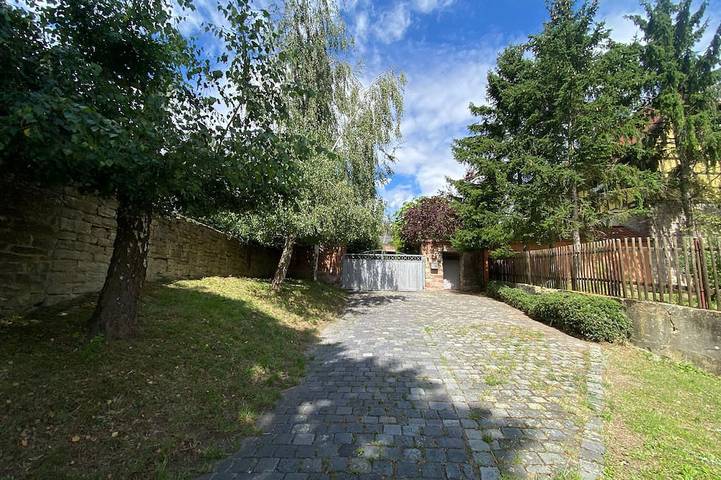 Villa für 14 Personen, mit Pool und Whirlpool sowie Garten und Terrasse - 1