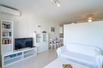 Apartment for 2 People in Playa Carabeo, Nerja, Photo 2