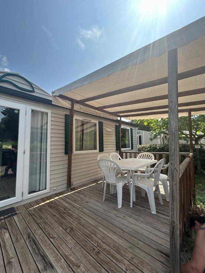 Camping pour 6 personnes, avec jardin ainsi que vue et piscine à La Roque-d'Anthéron - 4