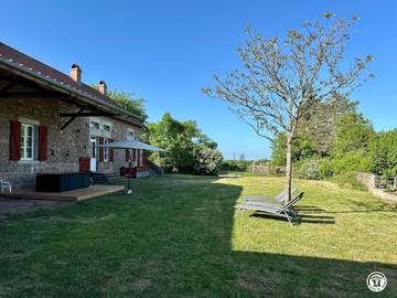 Gîte pour 8 personnes, avec jardin dans Saint-Germain-de-Modéon