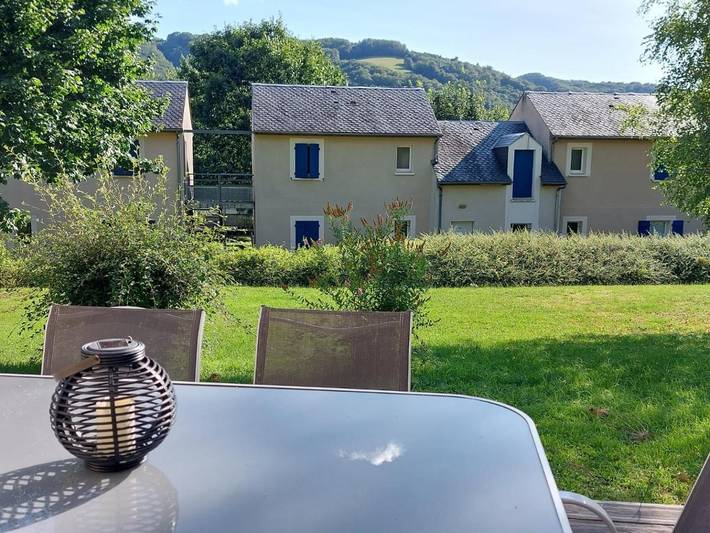 Appartement de vacances pour 6 personnes, avec vue ainsi que jardin et piscine, animaux acceptés