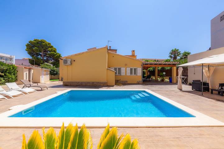 Villa für 6 Personen, mit Garten