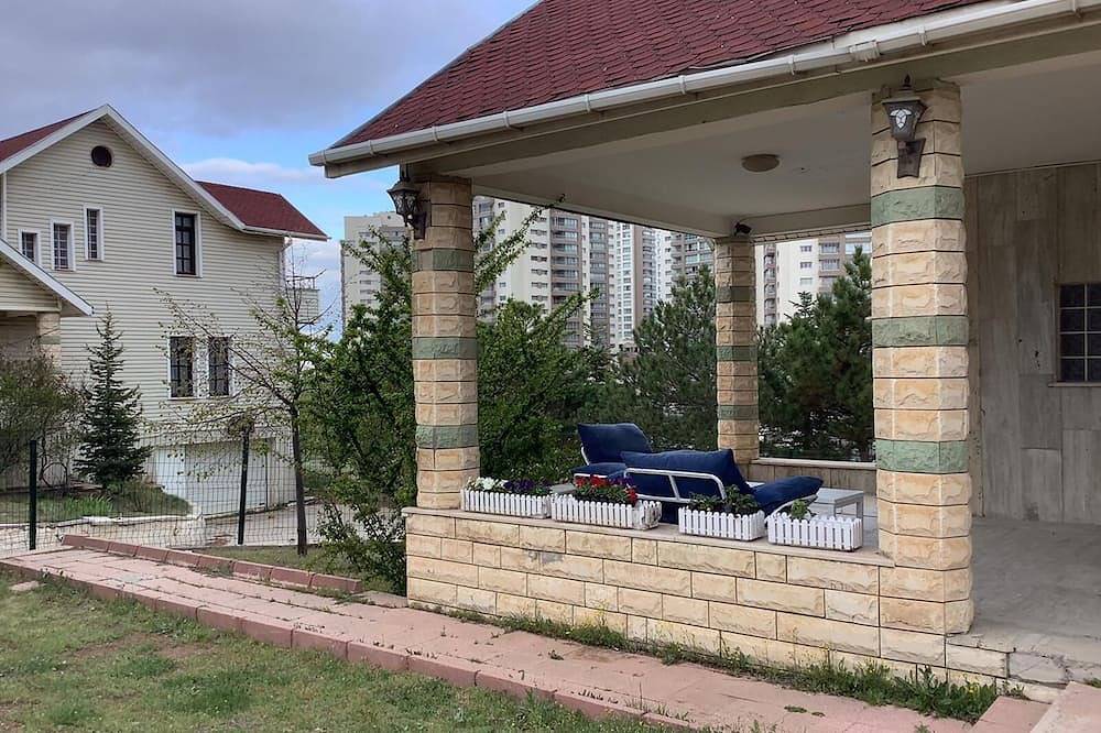 Cozy and Spacious Villa with Fireplace in Ankara, Anatolia Centrale
