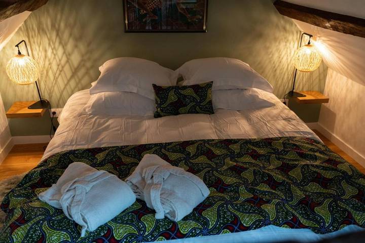 Chambre d’hôte pour 2 personnes, avec piscine et jardin ainsi que sauna et vue à Maizières