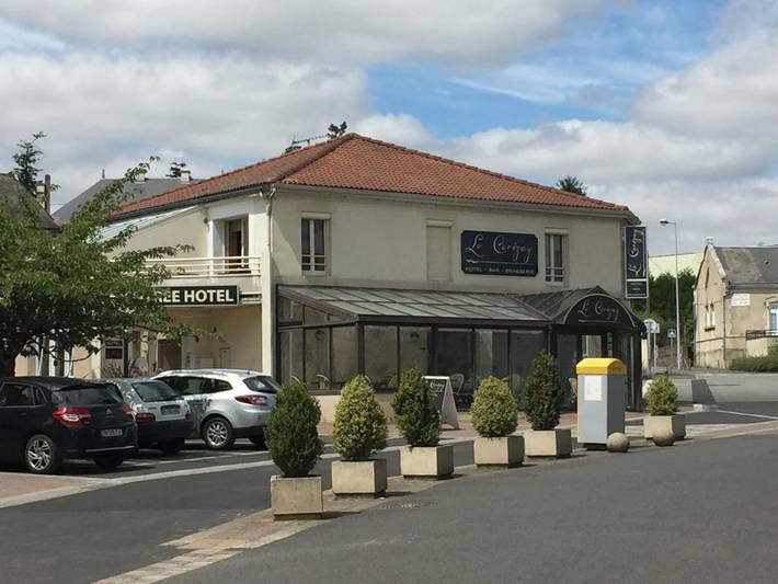 Hôtel pour 4 personnes, avec Terrasse et Jardin ainsi que Piscine et Vue à Cerizay