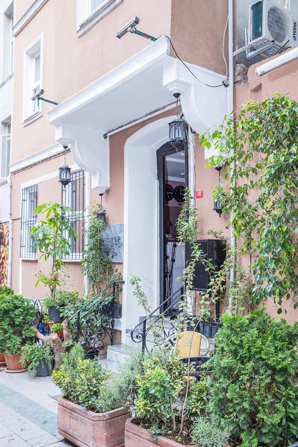 Entire apartment, Bayer Hotel in Beyoğlu, Istanbul