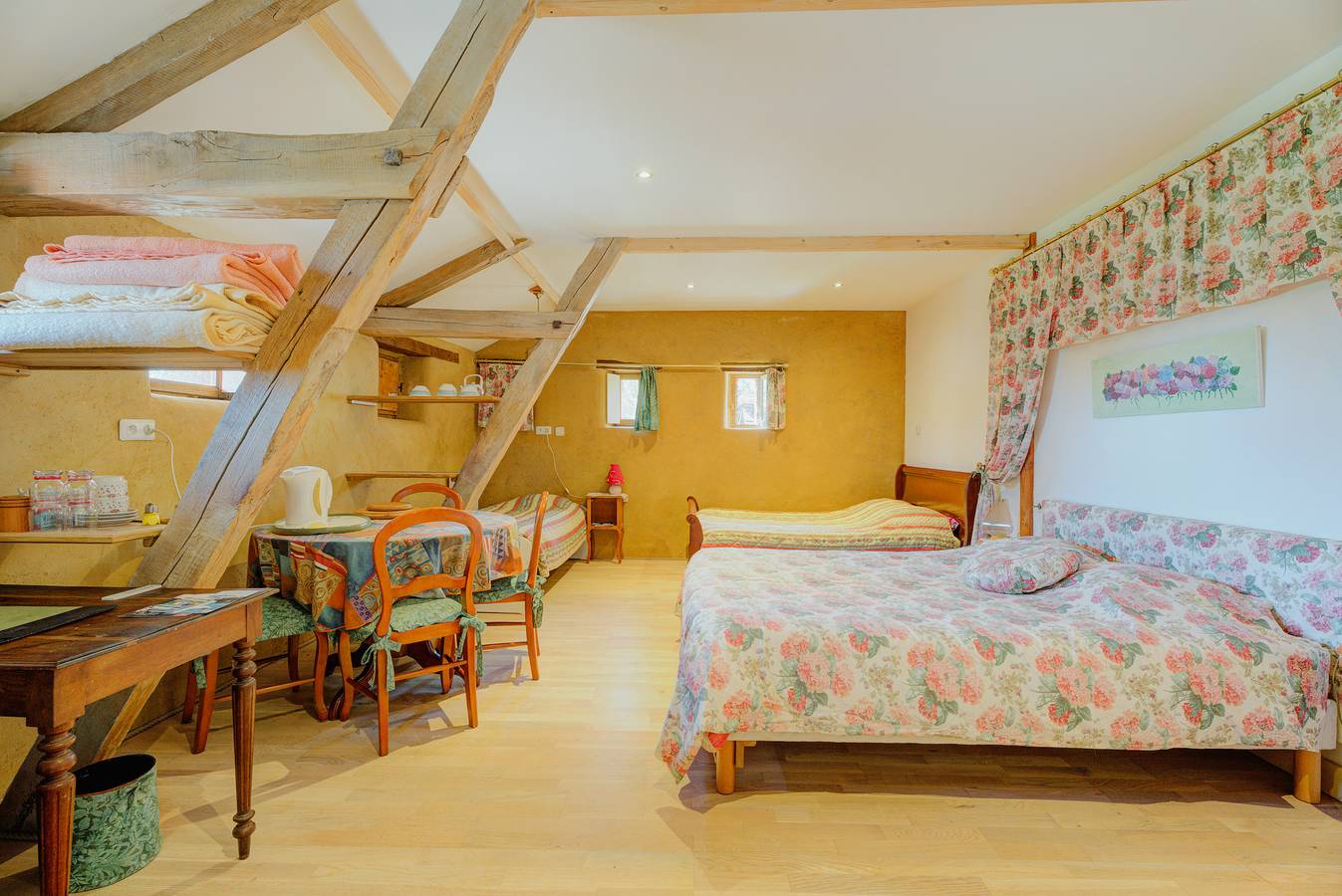 Chambre d'hôtes 'Les Hortensias Roses' (en anglais) in Boisgervilly, Région de Rennes